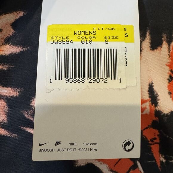 Nike One 7" DRI-FIT Tight Fit Shorts Woman’s Small DQ3594 NWT Sunburst Tie Dye - Picture 5 of 7